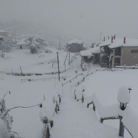 Village Inn Ano Khora Bagian luar foto