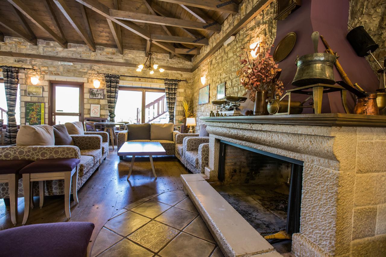 Village Inn Ano Khora Bagian luar foto