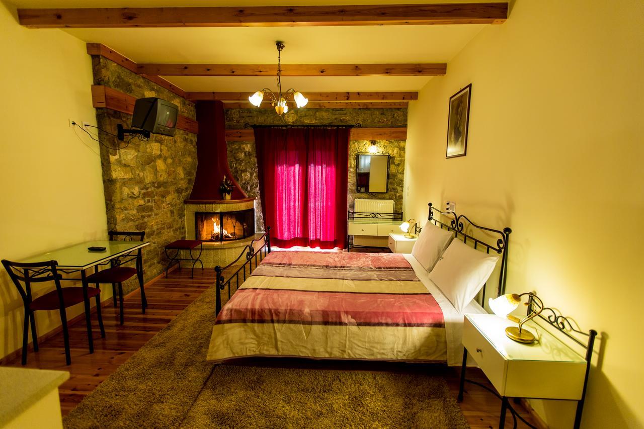 Village Inn Ano Khora Bagian luar foto