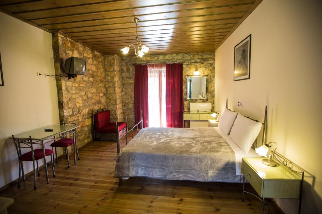 Village Inn Ano Khora Bagian luar foto