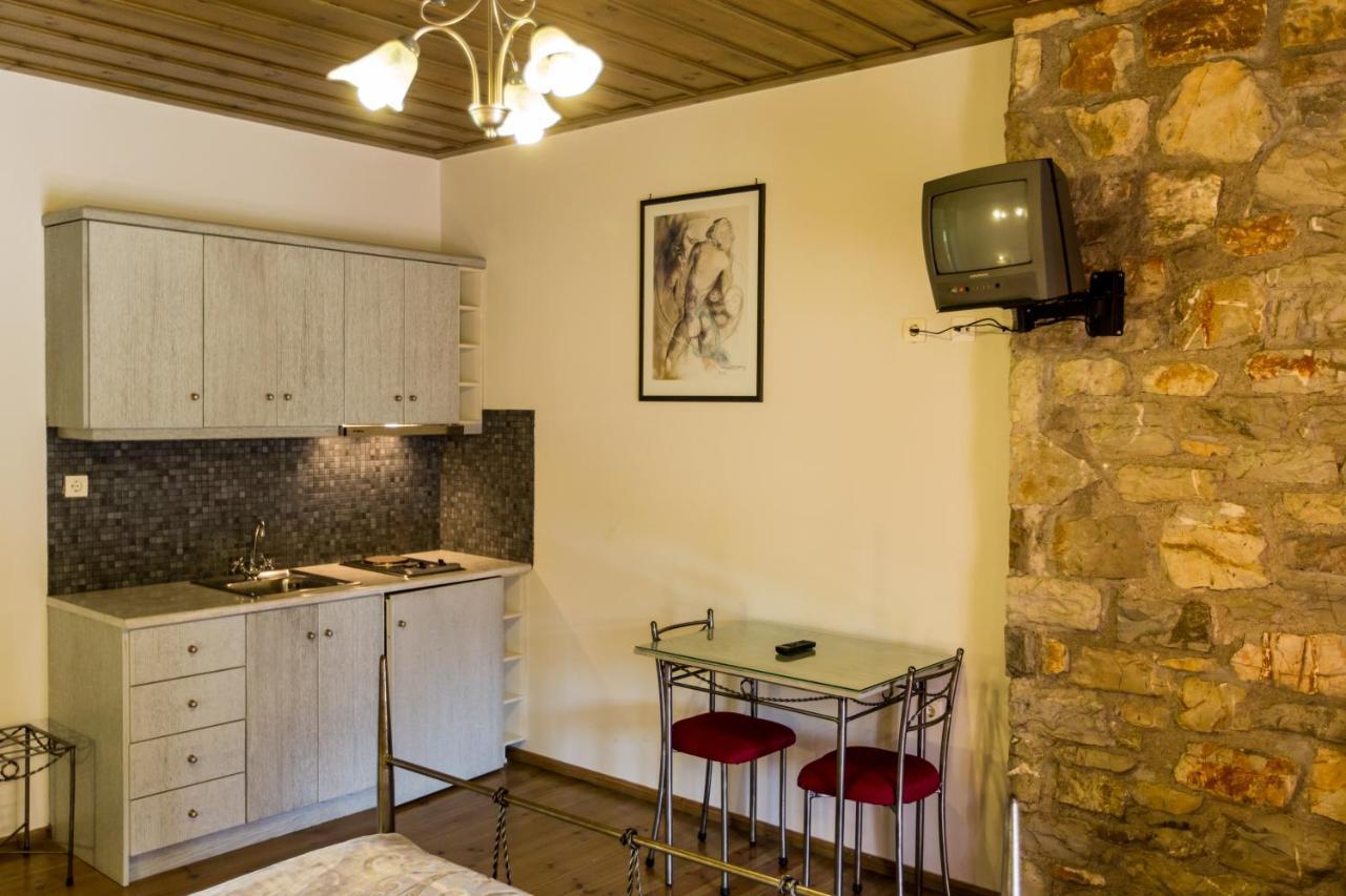 Village Inn Ano Khora Bagian luar foto